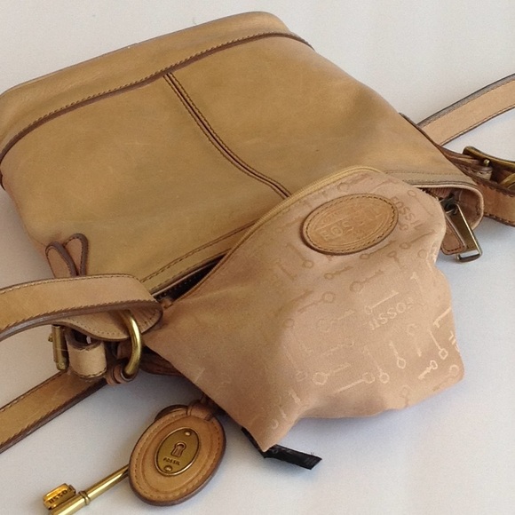 🍃🌹Authentic 'Fossil' Soft Leather Cross Body Bag - Picture 5 of 8